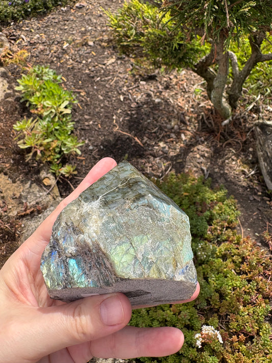 Labradorit Spitze halbpoliert