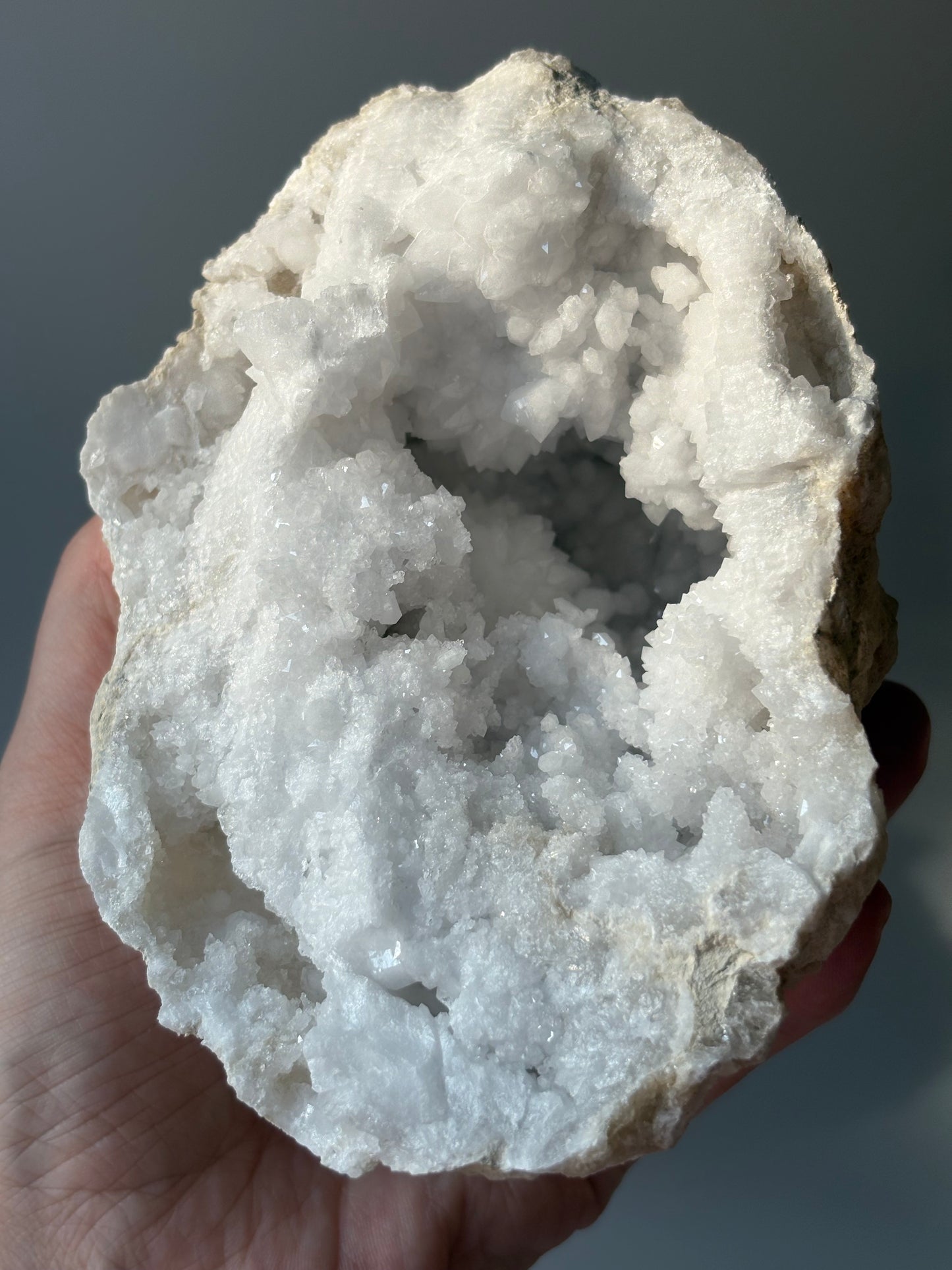XL-Geode – Schneeweißes Kristallwunder