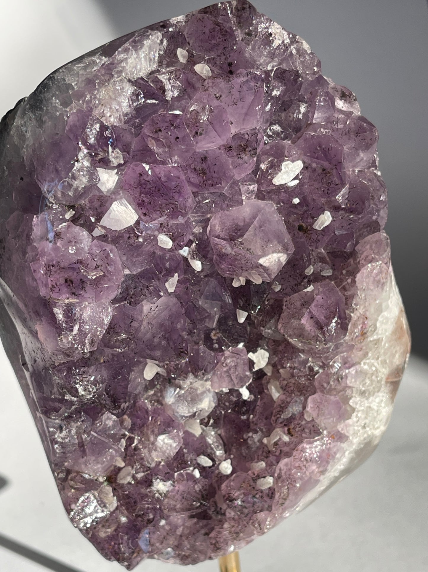 Amethyst auf Ständer