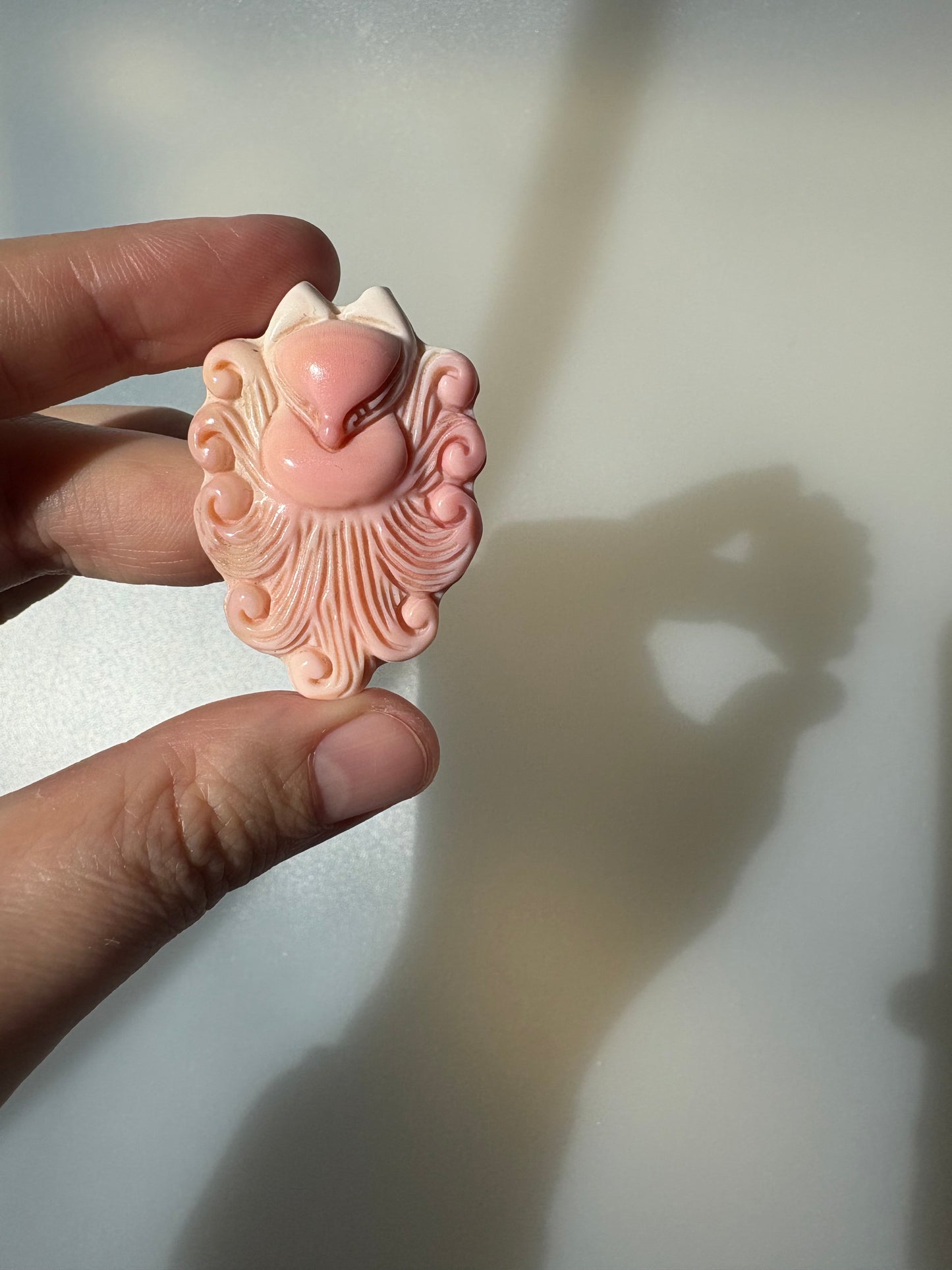 Queen Shell Carving Anhänger – Fuchs