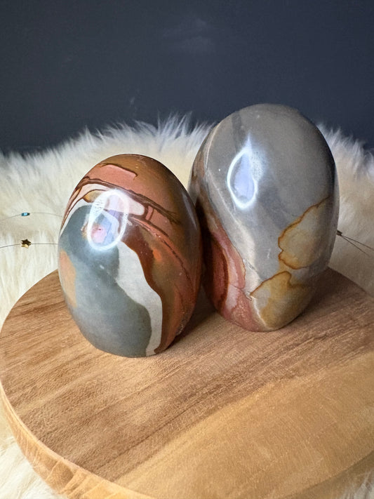 Polychromer Jaspis – Freiform